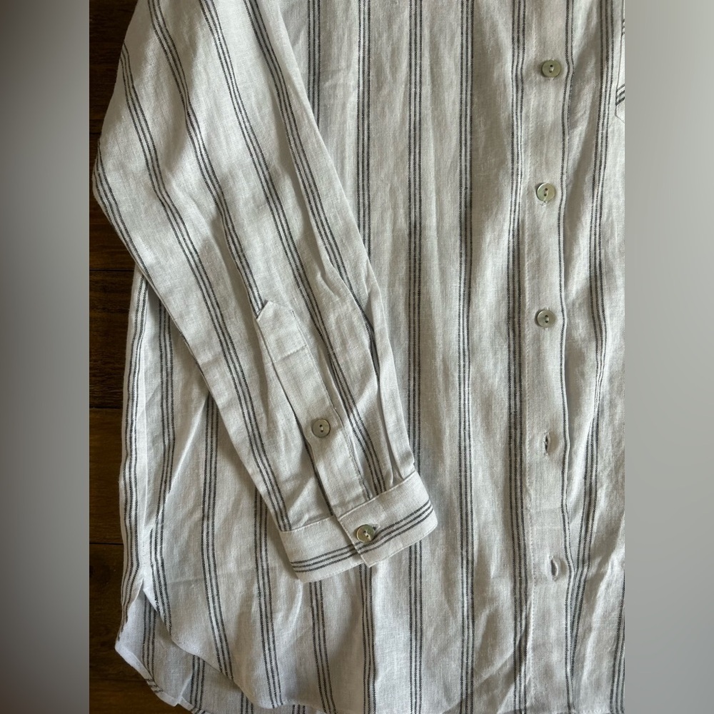 ADRIANNA PAPELL Button Down Linen Long Sleeve In white and grey stripes Top - Picture 12 of 13